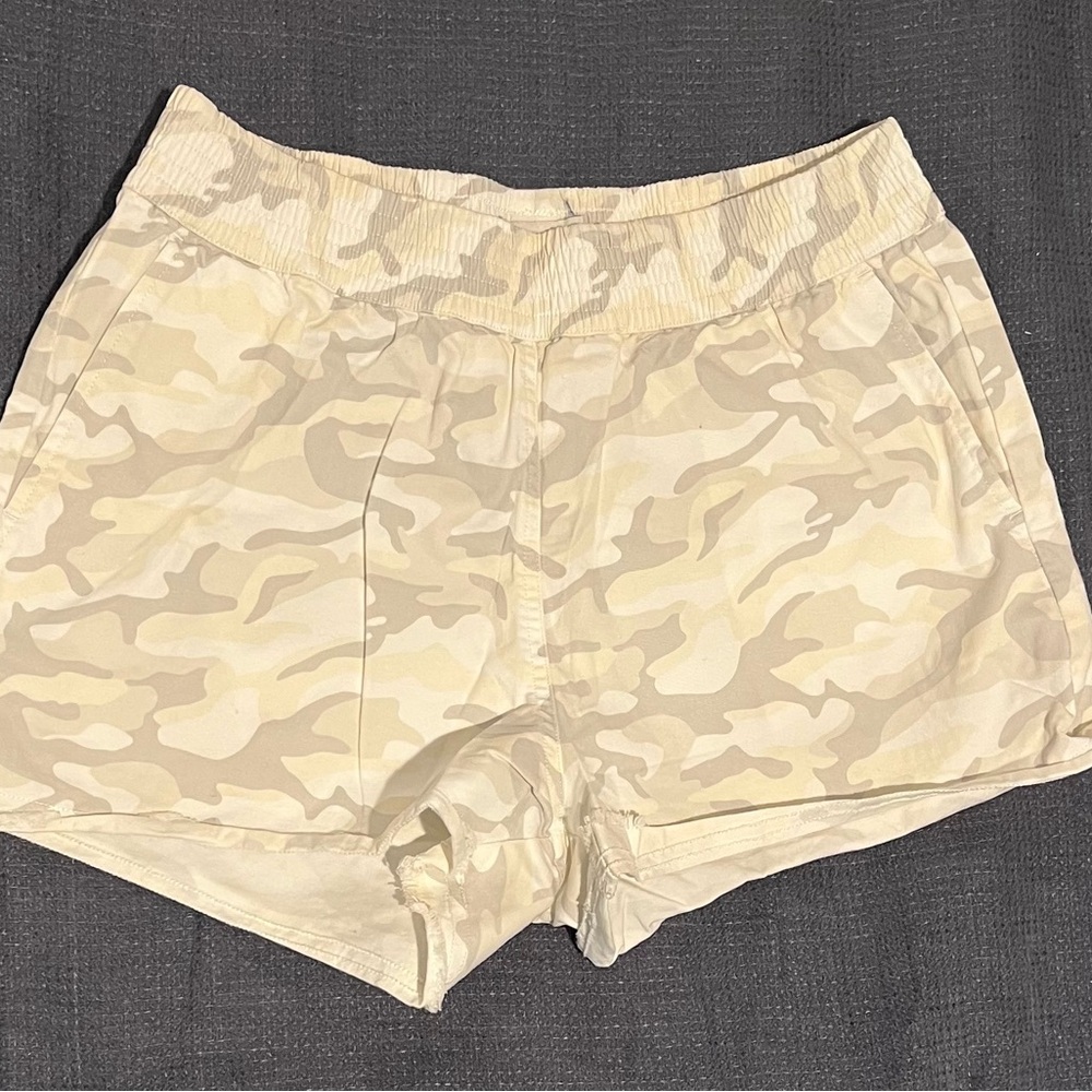 Vineyard Vines Cream Athletic Shorts